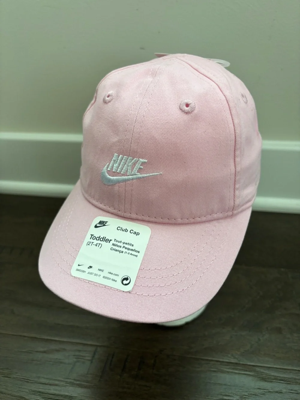 Nike Club Cap Nike Swoosh embroidered logo,velcro back,6 vent panel, summer sun